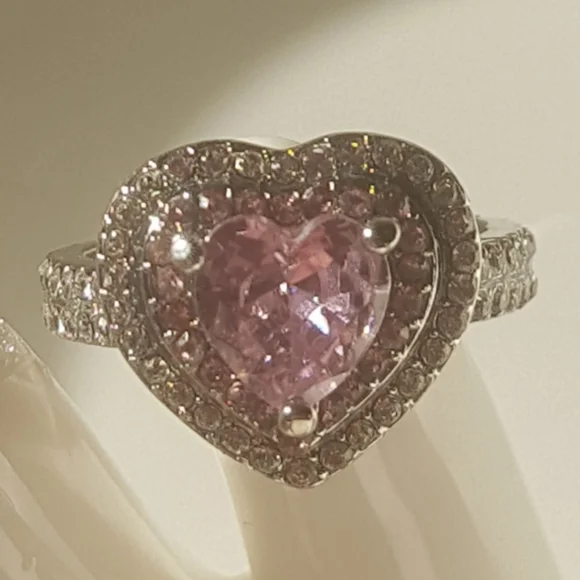 🌙 Sailor Moon Heart Ring - Picture 3 of 9